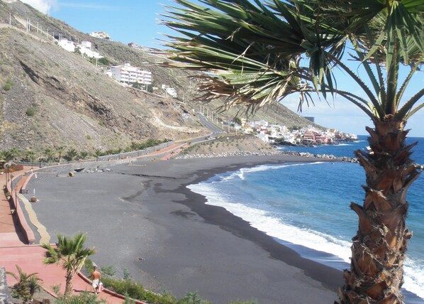 Una spiaggia nelle vicinanze