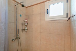 Shower, hair dryer, towels - Vacation Studio 'Azahares 1 Estudio' with Sea View, Private Terrace and Wi-Fi (Candelaria)