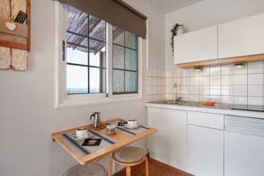Fridge, microwave, stovetop, coffee/tea maker