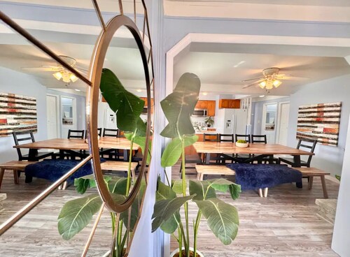 Spacious 4-bedroom house in fabulous Madison Heights with WiFi, AC, fitness room