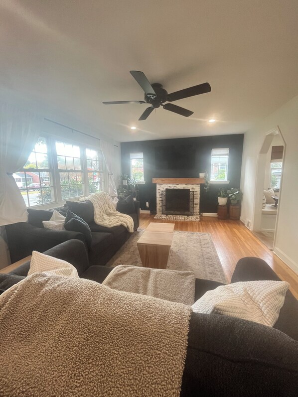 Smart-tv och eldstad