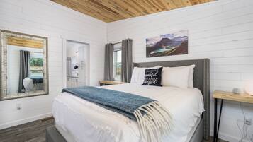 2 chambres, bureau, fer et planche Ă repasser, lit parapluie