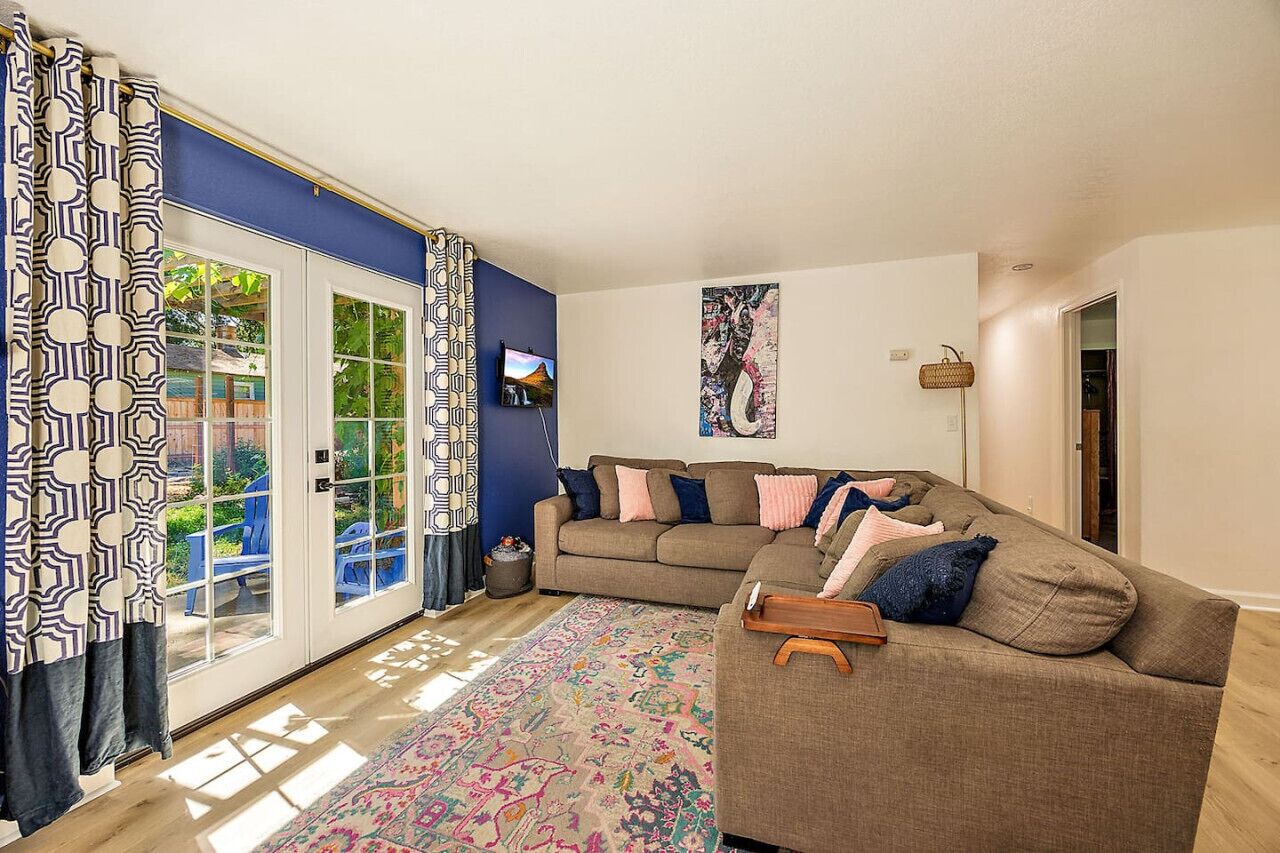 Smart TV, libros y impresora 