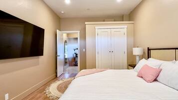 1 habitación, escritorio, wifi gratis y ropa de cama