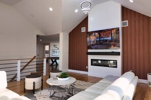 TV, fireplace, stereo