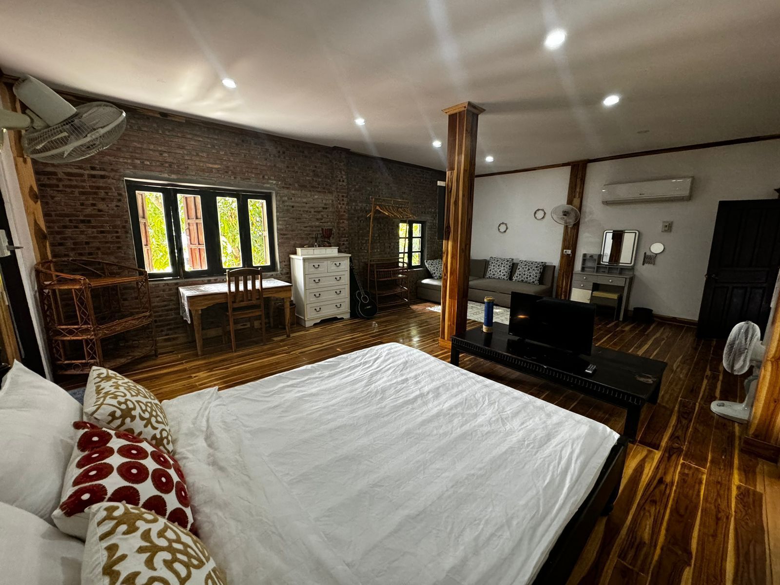 4 Schlafzimmer, Bügeleisen/Bügelbrett, WLAN, Bettwäsche