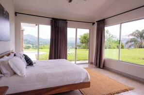 3 chambres, fer et planche à repasser, Wi-Fi, draps fournis