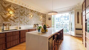 Micro-ondes, four, plaque de cuisson, lave-vaisselle