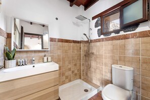 Een douche, handdoeken