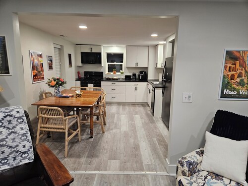 Peaceful, Cozy 2-bedroom apartment in Trinidad with WiFi,  great music.