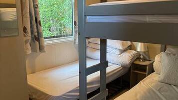 2 Schlafzimmer, Bügeleisen/Bügelbrett, kostenloses WLAN