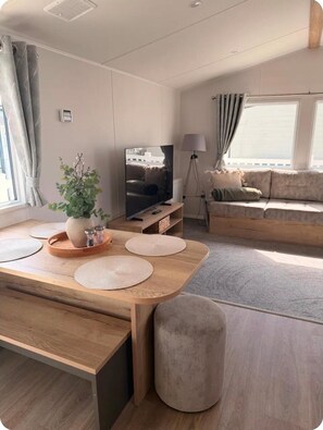 TV, fireplace - Caravan Georgi 3 Bed Balcony (Rhyl)