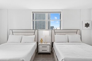 2 bedrooms, desk, iron/ironing board, free WiFi - Newly Renovated~Walk to Beach~Close to Entertainment + Nightlife and Shopping (Hollywood)