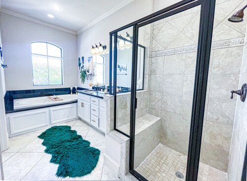 Modern Retreat Near ALL Of Houston`s Attractions!