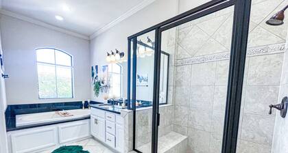 Modern Retreat Near ALL Of Houston`s Attractions!