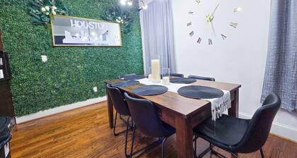 Modern Retreat Near ALL Of Houston`s Attractions!