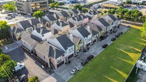 Exterior - Modern Retreat Near ALL Of Houston`s Attractions! (Houston)