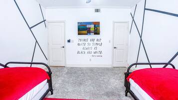 3 Schlafzimmer, Schreibtisch, Bügeleisen/Bügelbrett, kostenloses WLAN