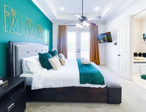 3 bedrooms, desk, iron/ironing board, free WiFi - Modern Retreat Near ALL Of Houston`s Attractions! (Houston)