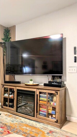 Family Apartment, 2 Bedrooms | Living area | 42-inch LED TV with digital channels