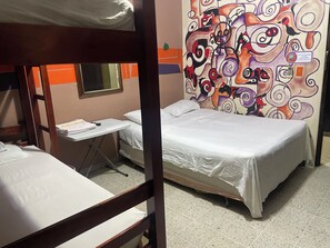 1 Schlafzimmer, BĂŒgeleisen/BĂŒgelbrett, WLAN, BettwĂ€sche