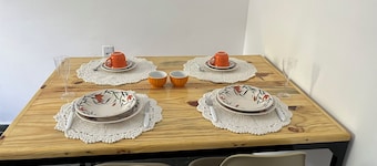 Flat com ar, varanda e linda vista para Ibituruna. Próximo Hospital Samaritano