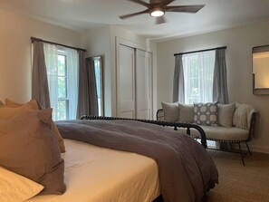 5 bedrooms, desk, iron/ironing board, free WiFi