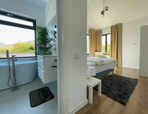 4 bedrooms, iron/ironing board, WiFi, bed sheets - Nicme Bran: Playstation and Barbecue (Bran)