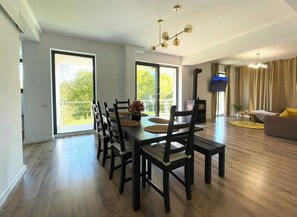 Interior - Nicme Bran: Playstation and Barbecue (Bran)