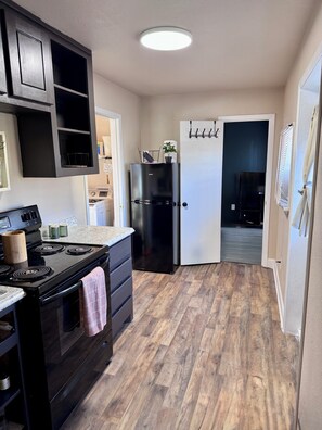 Frigorífic, microones, forn i placa de cuina 