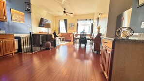 Smart TV, fireplace, offices, computer monitors - World Trade, Apt 3 - 15 Minutes to Times Square (Union City)
