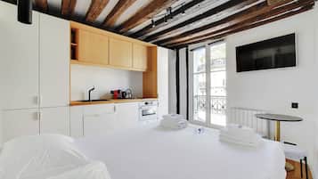 Apartment | 1 bedroom, iron/ironing board, bed sheets