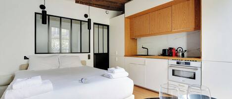 Apartemen | 1 kamar tidur, setrika/meja setrika, dan seprai linen