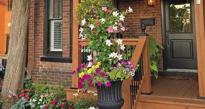 Charming 2-bedroom B&B with WiFi and AC in Grimsby