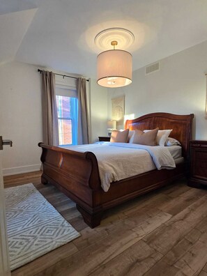 2 Schlafzimmer, Schreibtisch, Bügeleisen/Bügelbrett, kostenloses WLAN