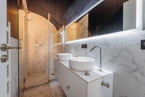 Apartment | Bathroom - Charming Duplex - 2br/6p - In the Heart of Odeon (Paris)
