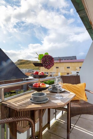 Outdoor dining - Strandläufer A1 - Holiday apartment "Strandläufer A1" in Wenningstedt for up to 5 people. (Wenningstedt-Braderup (Sylt))