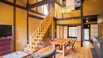 2 bedrooms, down duvets, desk, laptop workspace