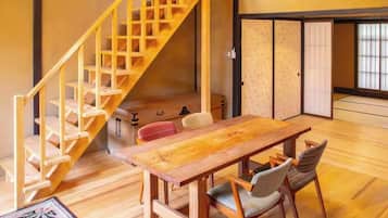 Casa geminada clássica, várias camas, vista para o jardim | 2 quartos, edredons de pluma, escrivaninha