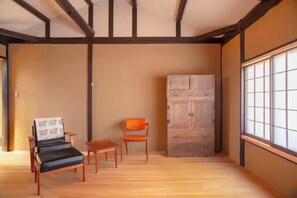 Classic-Stadtwohnung, Mehrere Betten, Gartenblick | 2 Schlafzimmer, Daunenbettdecken, Schreibtisch