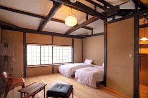 Classic-Stadtwohnung, Mehrere Betten, Gartenblick | 2 Schlafzimmer, Daunenbettdecken, Schreibtisch