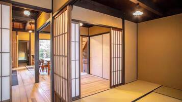 2 bedrooms, down duvets, desk, laptop workspace