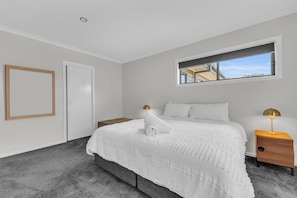 5 bedrooms, iron/ironing board, internet