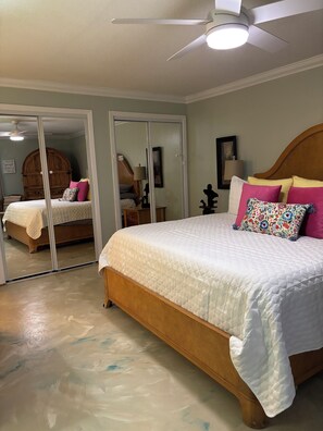 2 bedrooms, in-room safe, desk, iron/ironing board - BRAND NEW LISTING! Gorgeous Gulf View 2 Bedroom 2 Bath Condo in Prime Location (Biloxi)