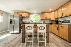 Refrigerador, microondas, horno, placa de cocina