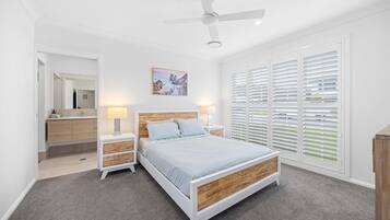 4 bedrooms, iron/ironing board, WiFi, wheelchair access