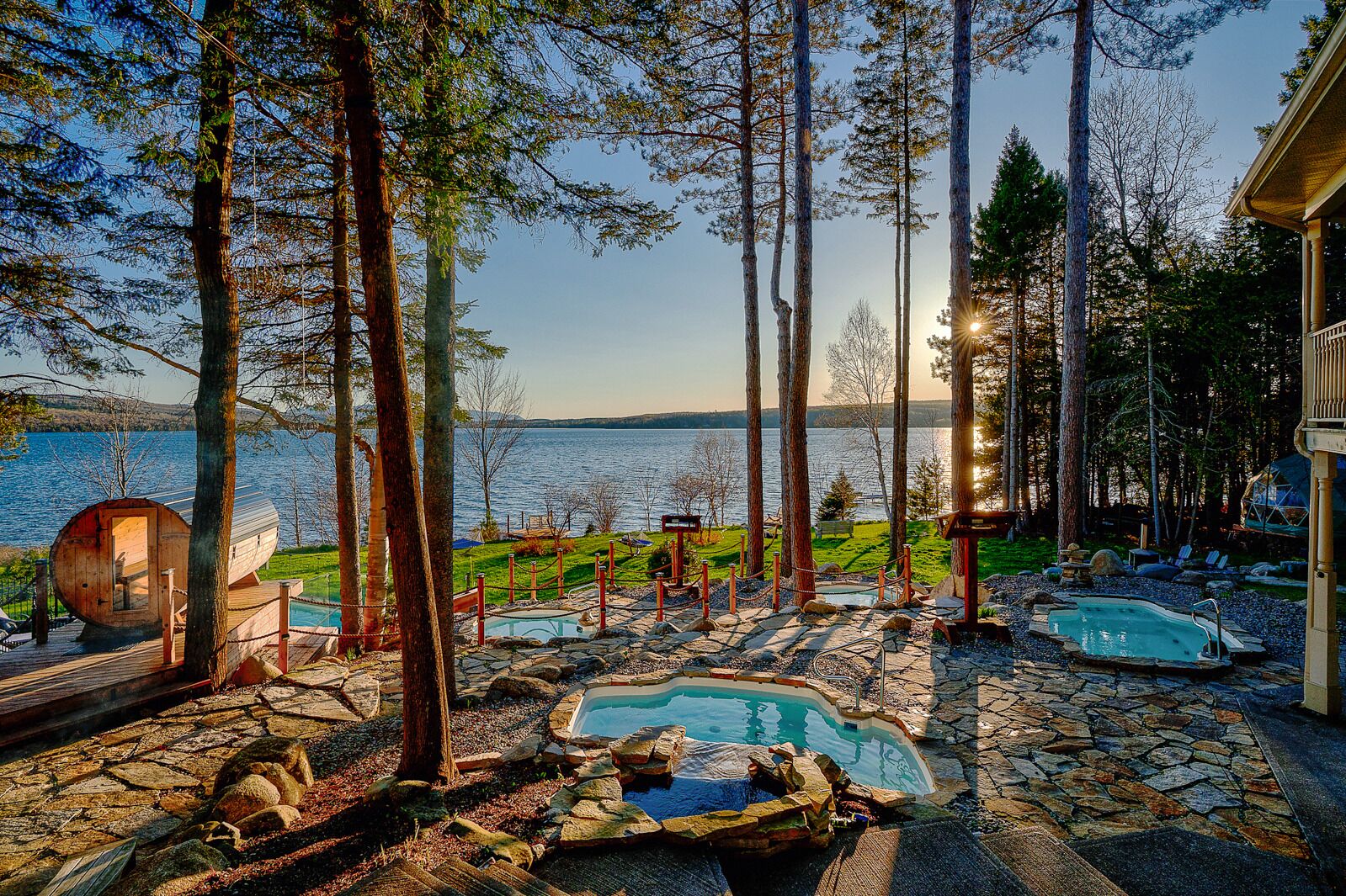 Masajes con piedras calientes, masajes de tejido profundo y masajes 