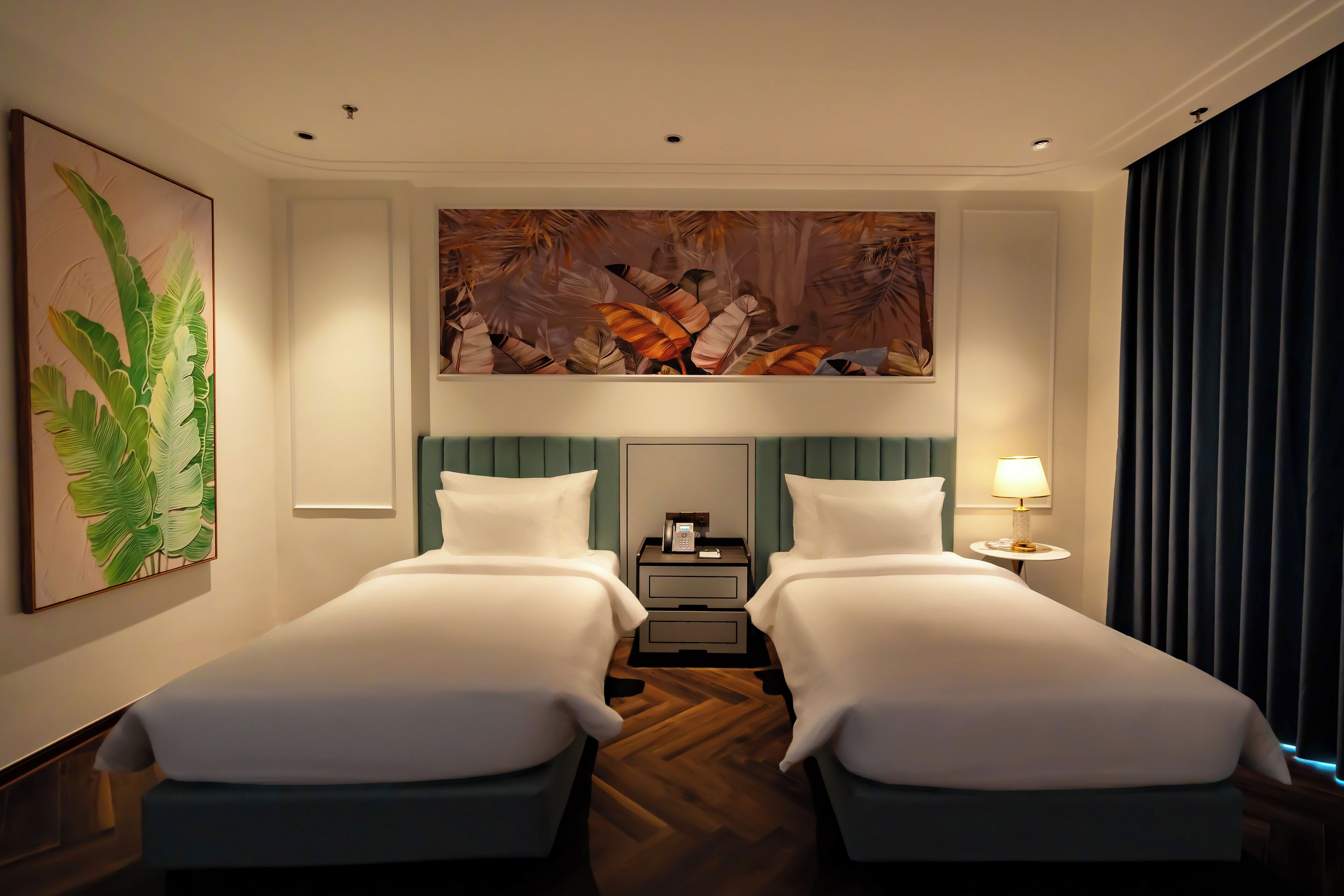 Deluxe dubbelrum eller tvåbäddsrum - balkong - utsikt mot trädgården | Skrivbord, arbetsyta för laptop och mörkläggningsgardiner