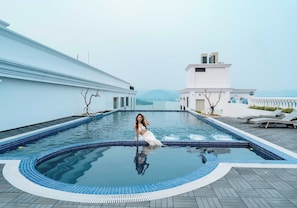 Outdoor pool, pool umbrellas, sun loungers