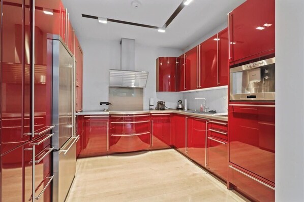 Fridge, microwave, oven, stovetop
